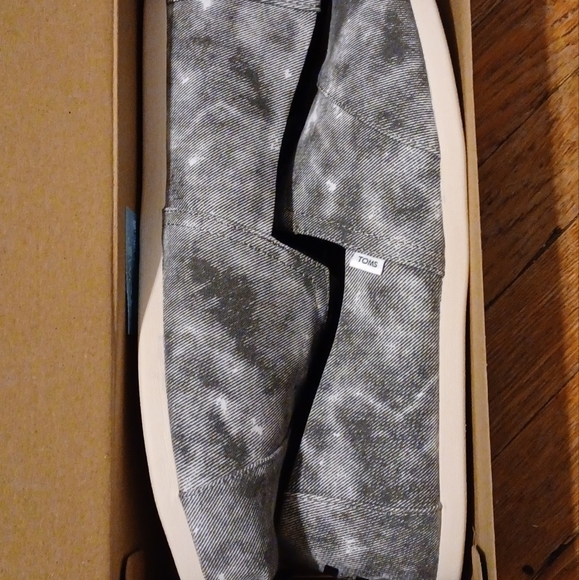 Toms - Picture 4 of 4